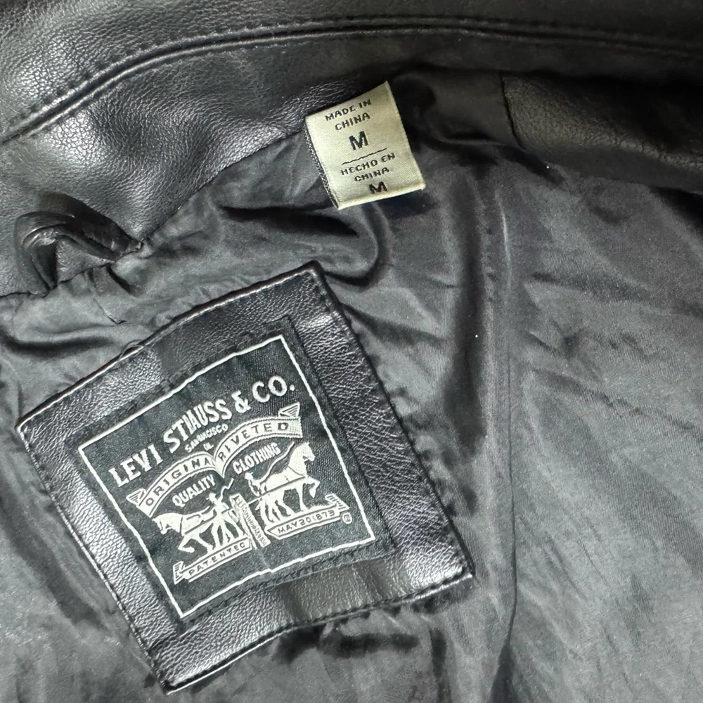 Levi's Women Moto Faux Black Leather Motorcycle Jacket with Glossy Finish - Picture 8 of 8